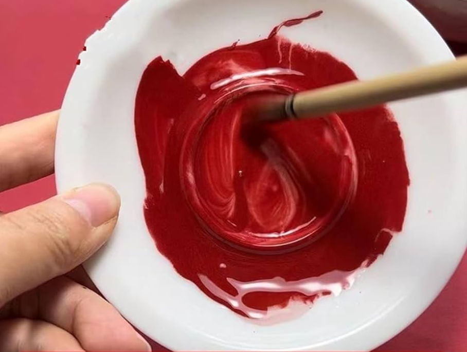 Trong Thời Đại Đồ Đồng ở Iberia miền nam Bồ Đào Nha và Andalusia, bột chu sa được sử dụng để sơn các phòng đá lớn, trang trí tượng nhỏ hoặc bia đá, và rải lên người chết. Kết quả là, nhiều người hẳn đã vô tình hít phải hoặc uống bột nước chu sa chứa thủy ngân (vì giá trị nghi lễ, biểu tượng và huyền bí mà nó được gán cho), điều này dẫn đến sự tích tụ thủy ngân không ngờ tới trong cơ thể. Ảnh: @Đại học Seville.