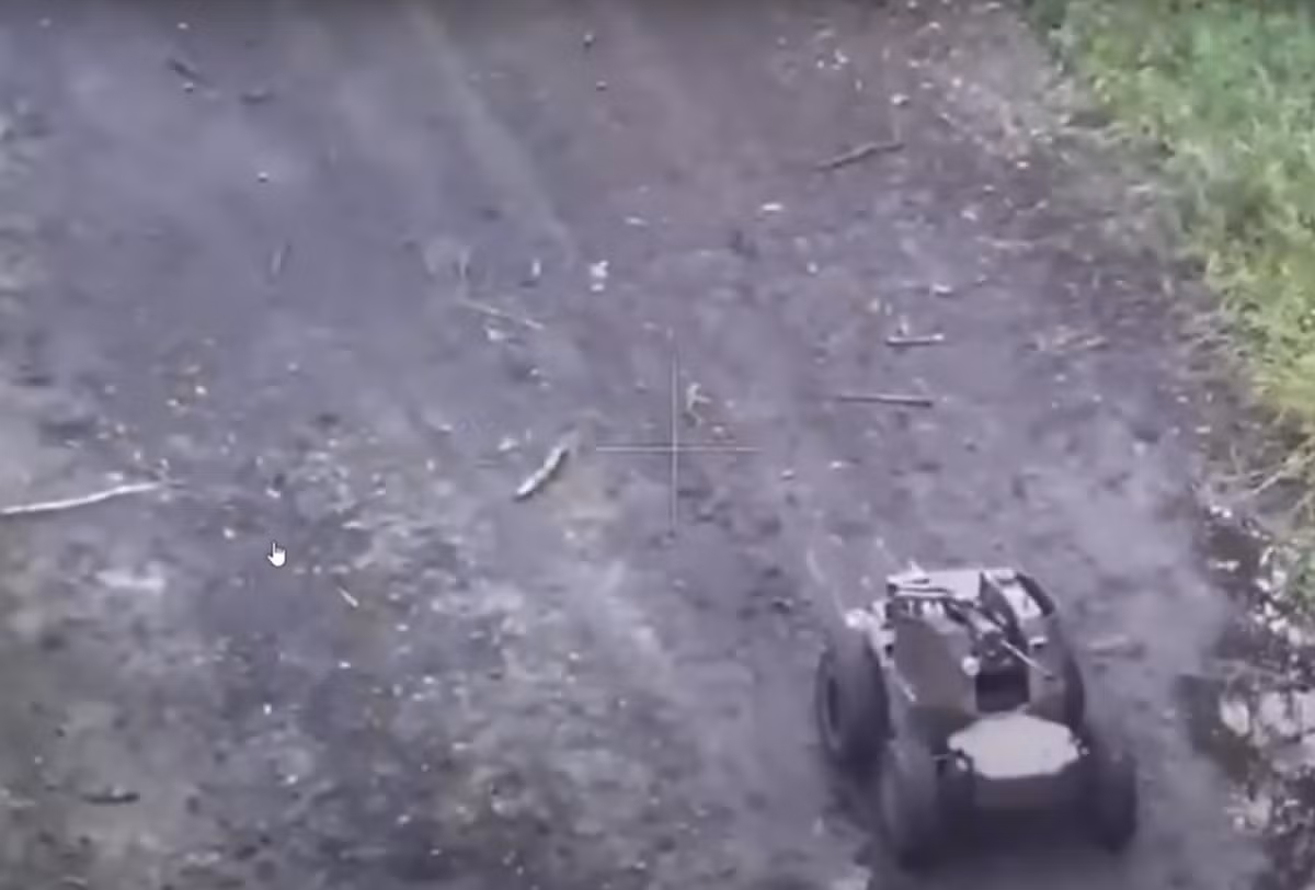 Nền tảng Lyut có hệ thống treo trước và bánh xe xoay được thiết kế để di chuyển trên mọi địa hình. Ảnh: @GUR.