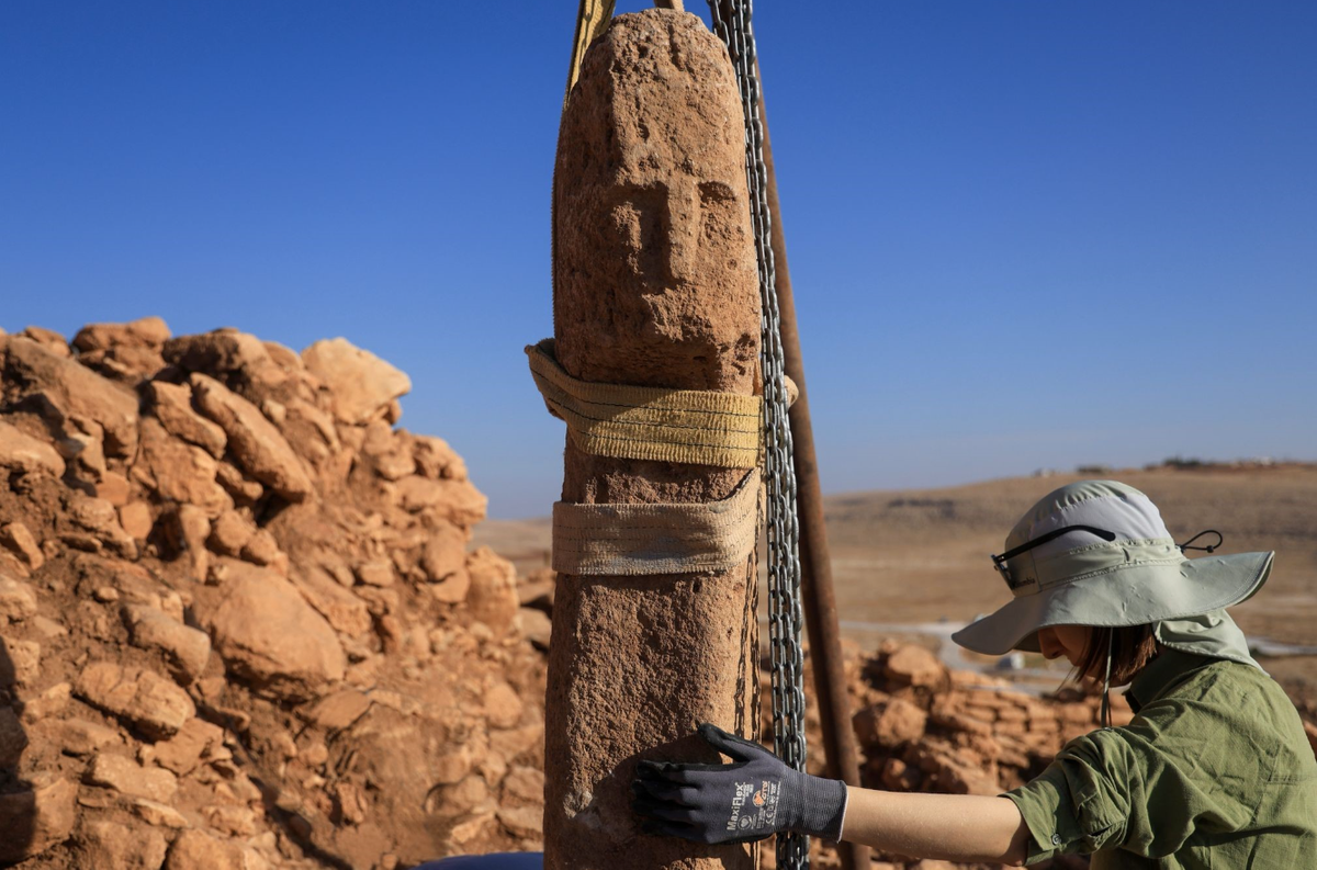 Các kỹ thuật thăm dò, phân tích khảo cổ học chuyên sâu cho thấy, đó là một tảng đá dựng hình chữ T. Ảnh: @Bộ Văn hóa và Du lịch Thổ Nhĩ Kỳ.