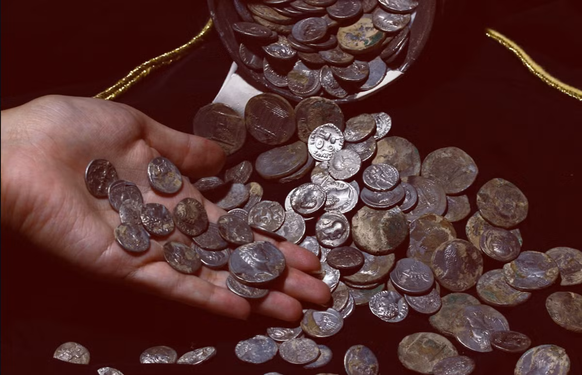 Tuy nhiên, lý do chúng được chôn cất như vậy vẫn là chủ đề gây tranh cãi giữa các học giả và chuyên gia khảo cổ. Ảnh: @Sci.News.