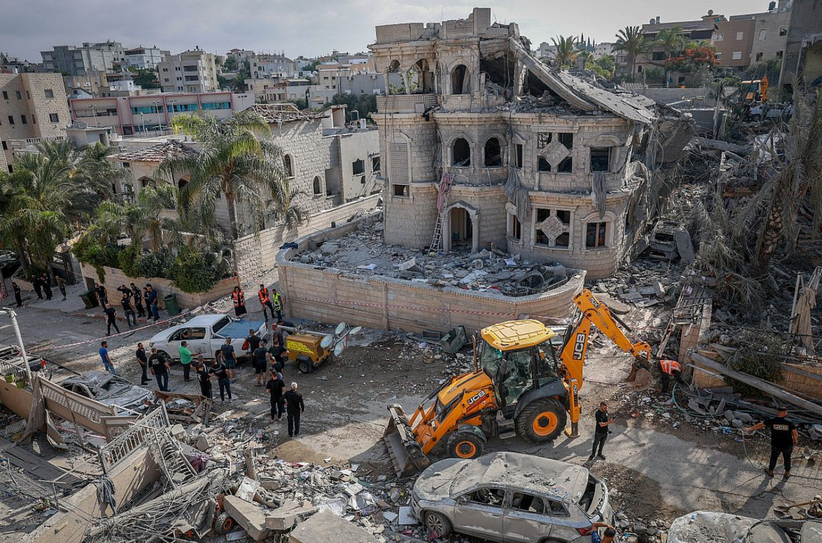 Tuy nhiên, một thách thức hàng đầu khi tham gia vào các cuộc giao tranh mở với Iran vẫn là khả năng tấn công bằng tên lửa đạn đạo của Quân đoàn Vệ binh Cách mạng Iran, một lực lượng vốn từ lâu đã mong đợi và liên tục tìm cách có thể tàn phá vào các mục tiêu trên khắp Israel. Ảnh: @Breaking Defense.