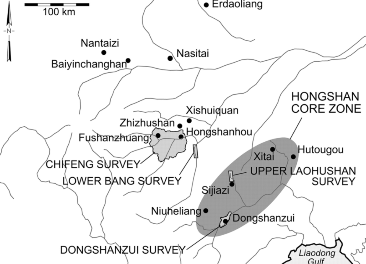 Ngôi mộ này có niên đại từ thời kỳ văn hóa Hồng Sơn đạt đỉnh cao trong khu vực. Người dân thuộc nền văn hóa này làm nông nghiệp, xây dựng các thành phố lớn và chế tác các vật phẩm tinh xảo. Ảnh: @Sun Jinsong.
