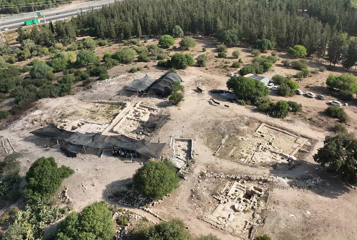 Theo đó, một cuộc khai quật do Cơ quan Cổ vật Israel dẫn đầu đã phát hiện ra một vật thể lạ, ngay tại địa điểm Usha, nằm gần Kiryat Atta ở phía tây vùng Galilee của Israel. Ảnh: @Cơ quan Cổ vật Israel.