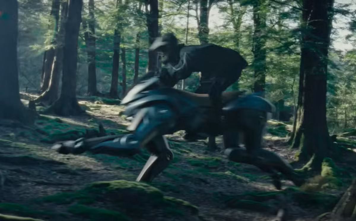 Một video quảng cáo do nhà sản xuất Kawasaki Heavy Industries phát hành cho thấy, robot Corleo đang trèo xuống những vách đá, luồn lách qua một khu rừng rậm rạp, nhảy qua một cảnh quan tuyết và lội qua một con suối. Ảnh: @Kawasaki.