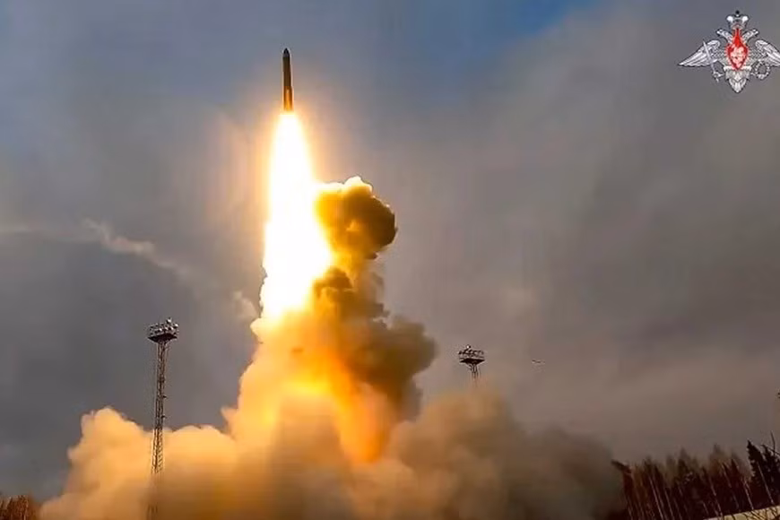 Một quan chức Mỹ từng nhận định, Oreshnik không phải là “yếu tố thay đổi cuộc chơi” trên chiến trường Ukraine. Tuy vậy, việc Nga đưa loại tên lửa này ra triển khai bên ngoài lãnh thổ vẫn mang ý nghĩa biểu tượng lớn trong chiến lược răn đe và thông điệp chính trị mà Moscow gửi tới NATO.