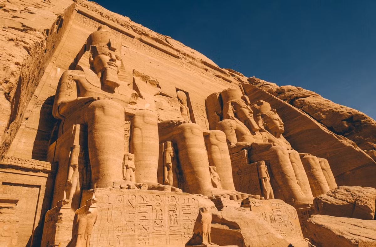 Các nhà nghiên cứu tin rằng, bức tranh khắc đá này được tạo ra vào khoảng đầu triều đại Vương Triều Thứ Nhất của Ai Cập cổ đại. Ảnh: @Dorian Vanhulle / Open Access.