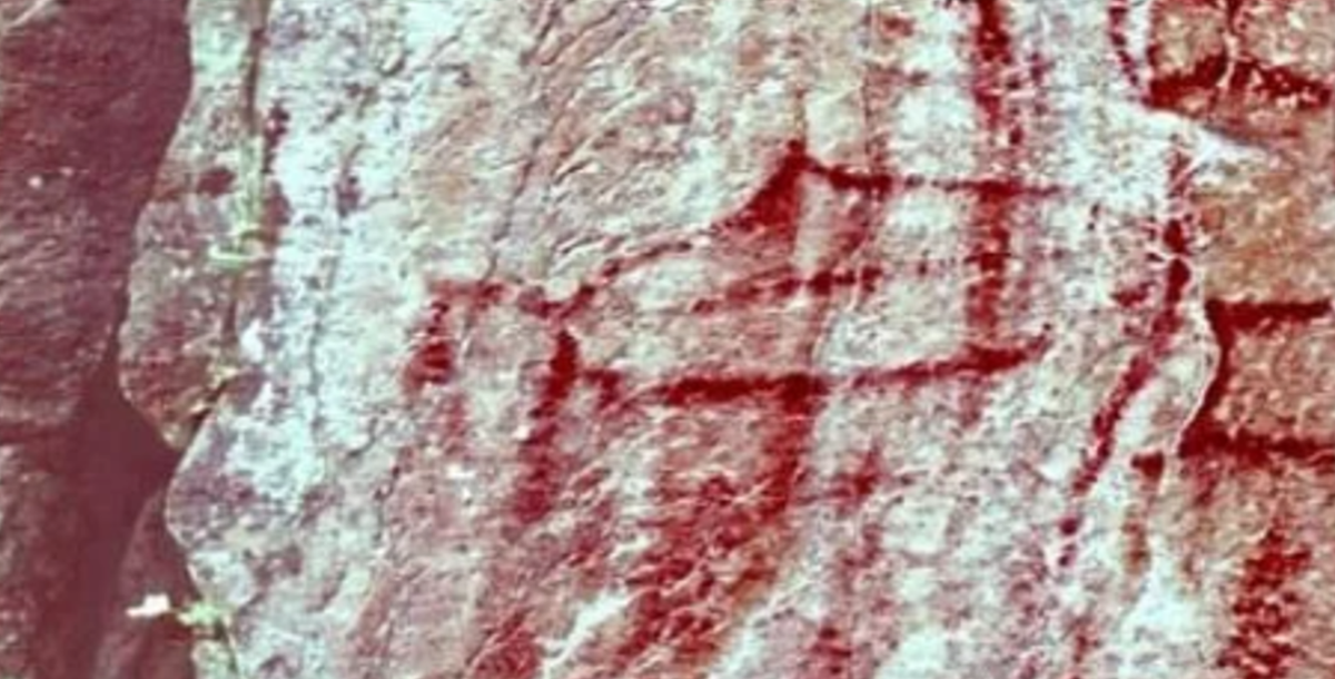 Nhóm đã nghiên cứu kỹ hơn các dấu vết trên đá, và không còn nghi ngờ gì nữa, những đường màu đỏ này do con người cổ xưa trực tiếp vẽ lên. Ảnh: @Viện Nghiên cứu Di sản Văn hóa Na Uy.