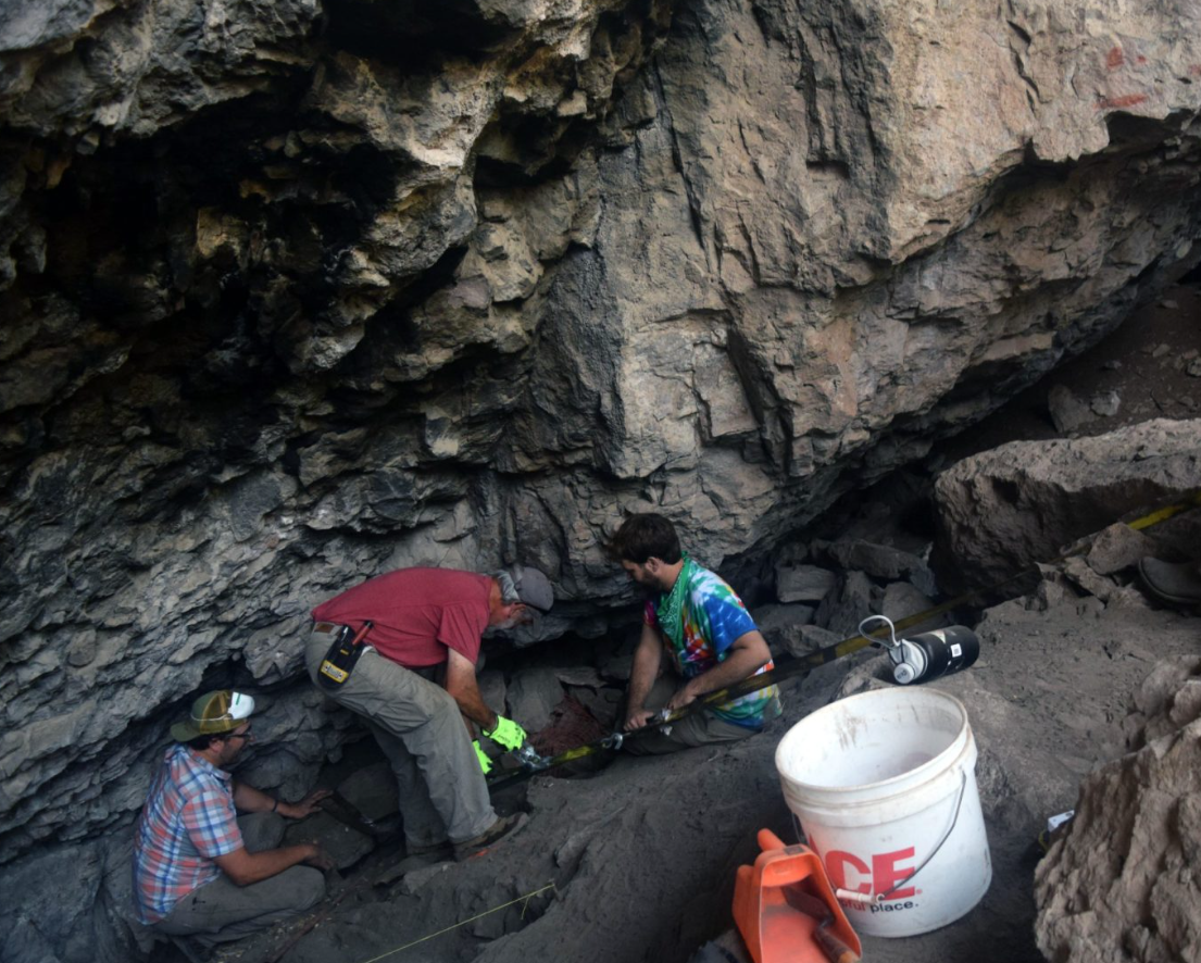 Đó là một kho vũ khí cổ đại có niên đại khoảng 6.000 năm tuổi. Ảnh: @Đại học Kansas.