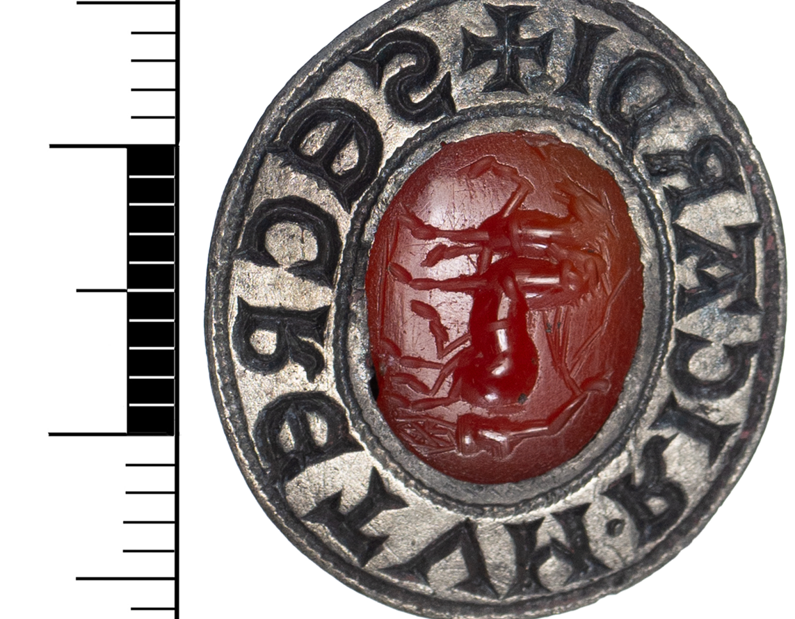 Chúng kéo một cỗ xe nhỏ với người đánh xe cầm roi dài ở dây cương. Ảnh: @Bảo tàng London.