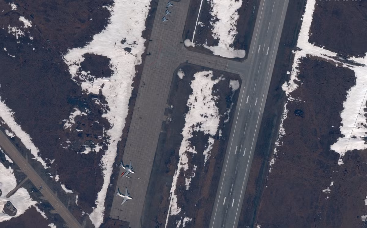 Nằm ở Khu tự trị Chukotka, căn cứ này bị cô lập khỏi phần còn lại của Nga—không có kết nối đường bộ, chỉ có thể tiếp cận bằng đường hàng không hoặc đường biển. Sự cô lập này, mặc dù là một thách thức về mặt hậu cần, nhưng giờ đây điều này lại chứng tỏ là một lợi thế chiến lược quan trọng, cần thiết. Ảnh: @GTA5-Mods.