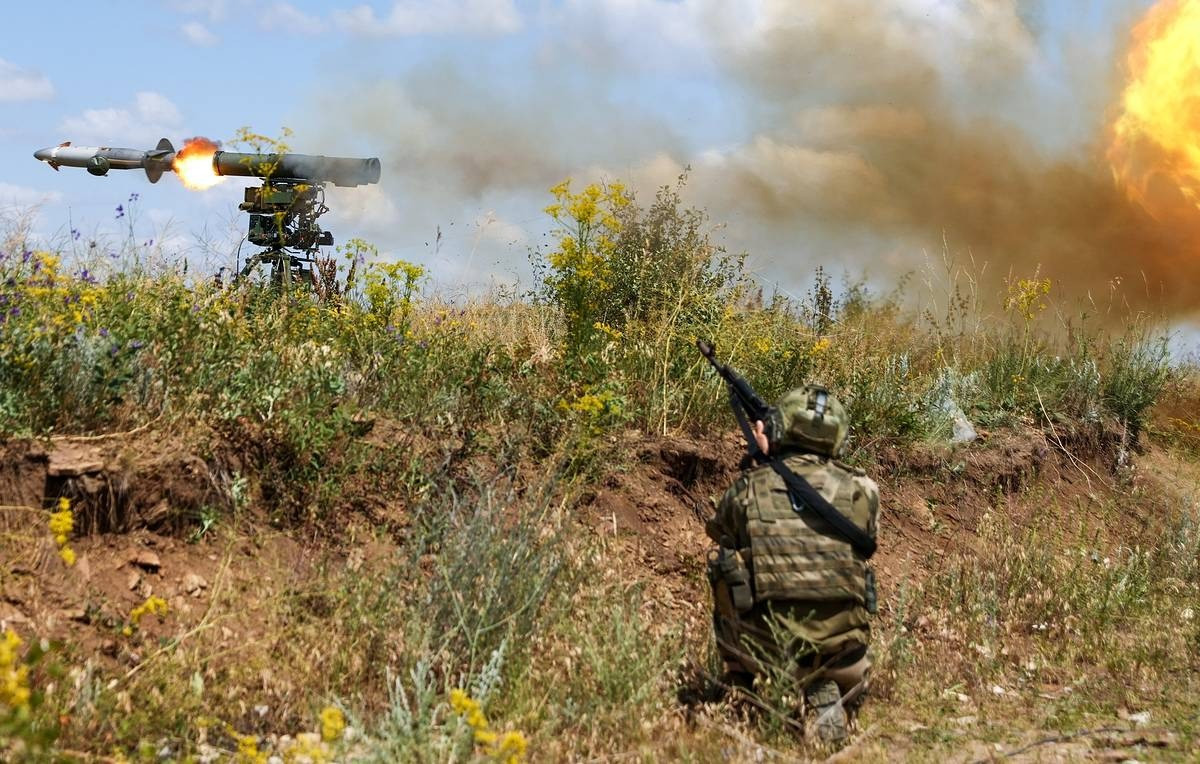 Cụ thể, Nhóm tác chiến phía Bắc của Nga cho biết đã khiến khoảng 160 quân nhân Ukraine mất khả năng chiến đấu. Nhóm phía Tây ghi nhận hơn 240 trường hợp, phía Nam khoảng 185, còn Nhóm trung tâm báo cáo tới 480. Moscow cho rằng các số liệu này phản ánh sức ép trên nhiều hướng, buộc Ukraine phải phân tán lực lượng và suy giảm khả năng phòng thủ.