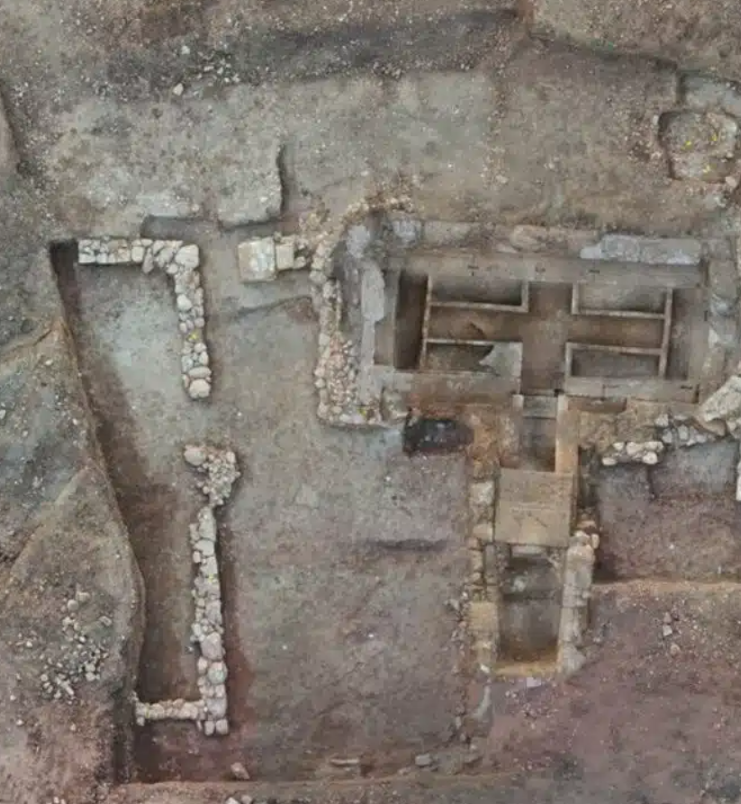 Các nhà khảo cổ tin rằng, người xưa đến đây để được chữa bệnh thông qua một quá trình gọi là thanh tẩy (làm sạch bằng nước) và chữa bệnh tự nhiên (ngủ gần nguồn nước hồ thiêng để nhận được những giấc mơ chữa lành). Ảnh: @Bộ Văn hóa Hy Lạp.