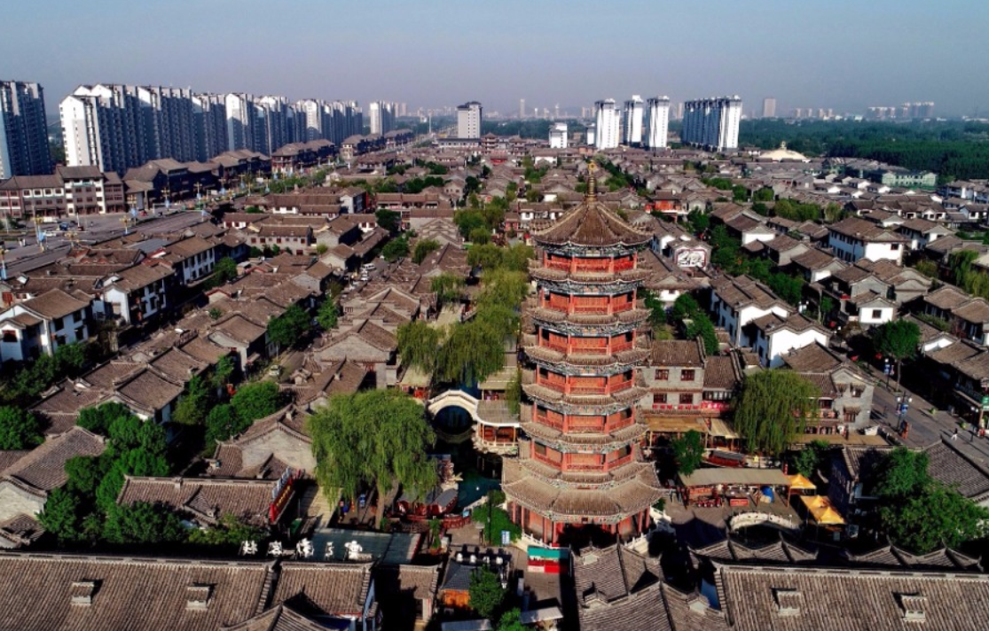 Vào một buổi chiều mùa đông lạnh giá, khi công tác khảo cổ tại di tích thành cổ Bairen được bảo tồn tốt ở huyện Long Nghiêu, thành phố Hình Đài, tỉnh Hà Bắc, miền Bắc Trung Quốc sắp kết thúc, một khối đất có kết cấu bất thường đã thu hút sự chú ý của các nhà khảo cổ. Ảnh: @Zhang Dongru/China Daily.