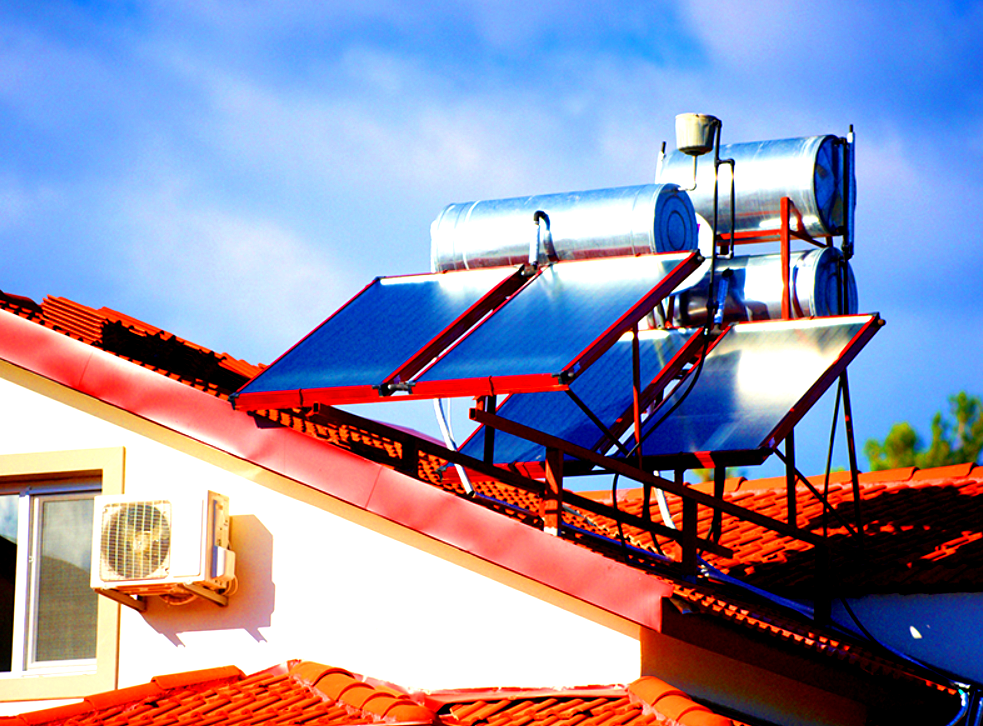 Hệ thống độc đáo này có tên gọi đầy đủ là Hệ Thống Bình Đun Nước Nóng Năng Lượng Mặt Trời Cát Mịn Tích Hợp Quang Điện (PFSG), mang đến giải pháp hiệu quả cho vấn đề muôn thưở đó là tính không liên tục của ánh sáng mặt trời. Ảnh: @JR Gas and Water.