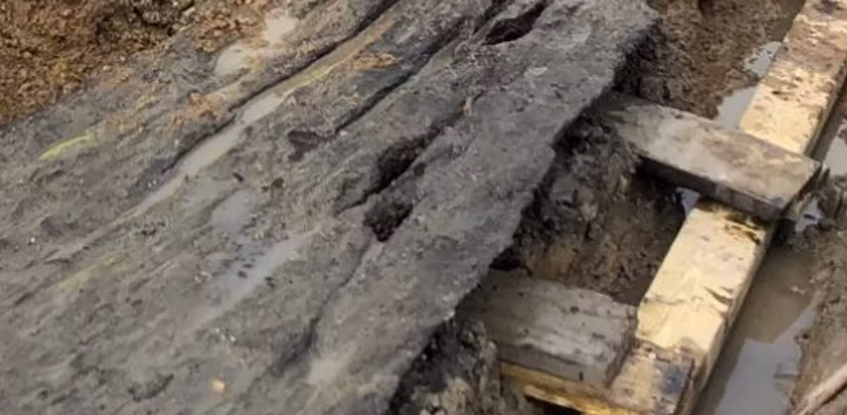 Nếu là sự thật, đây sẽ là tàn tích chiếc xuồng thời tiền sử đầu tiên được tìm thấy ở Bắc xứ Wales. Ảnh: @Cơ quan Quy hoạch Khảo cổ Gwynedd.