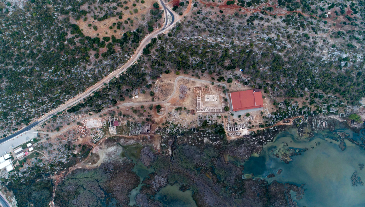 Trong một cuộc khai quật khảo cổ diễn ra tại Myra-thành phố cảng cổ đại và là một trong sáu thành phố quan trọng nhất của Liên minh Lycia cổ, thuộc quận Demre của Antalya, Thổ Nhĩ Kỳ, các chuyên gia đến từ trường Đại học Akdeniz bất ngờ tìm thấy một vật thể lạ. Ảnh: @ Đại học Akdeniz.