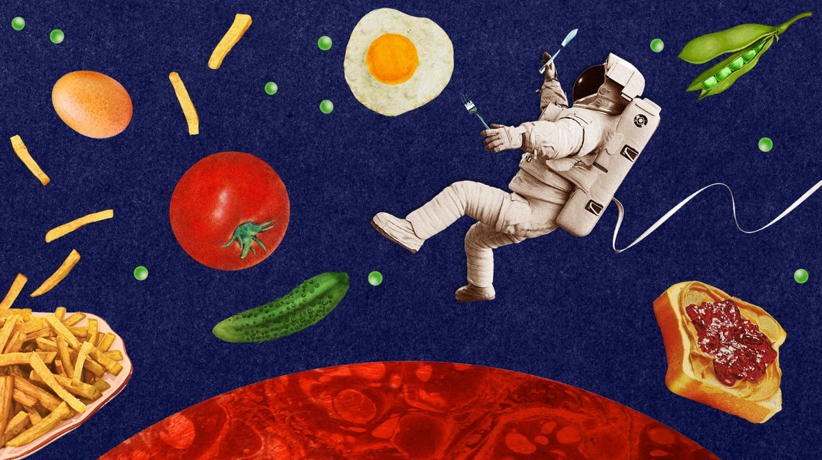 Bạn sẽ không thể gọi đồ ăn ship mang đến trên sao Hỏa, vì vậy, việc đóng gói đủ thức ăn và nước cho chuyến đi của bạn là điều cần thiết. Thực phẩm không gian đã phát triển, với nhiều lựa chọn đông khô và hút chân không bổ dưỡng và nhẹ. Mặt khác, nước rất nặng để vận chuyển, vì vậy bạn sẽ cần phải mang theo càng nhiều càng tốt, hoặc lên kế hoạch chiết xuất nước từ đất sao Hỏa, bằng các công nghệ chiết xuất tích hợp thiết bị khoan băng của NASA. Ảnh: @UBC Magazine.