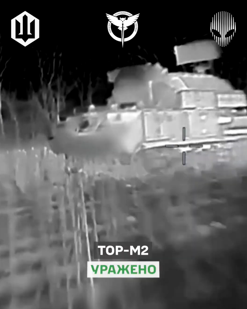 Với số lượng tên lửa đánh chặn tầm trung và tầm ngắn ít hơn, các trung tâm hậu cần, sở chỉ huy và kho đạn dược của Nga ở hậu phương sẽ dễ bị tấn công chính xác hơn trong tương lai. Ảnh: @СБС знищення трьох систем ворожого ППО за три дні.