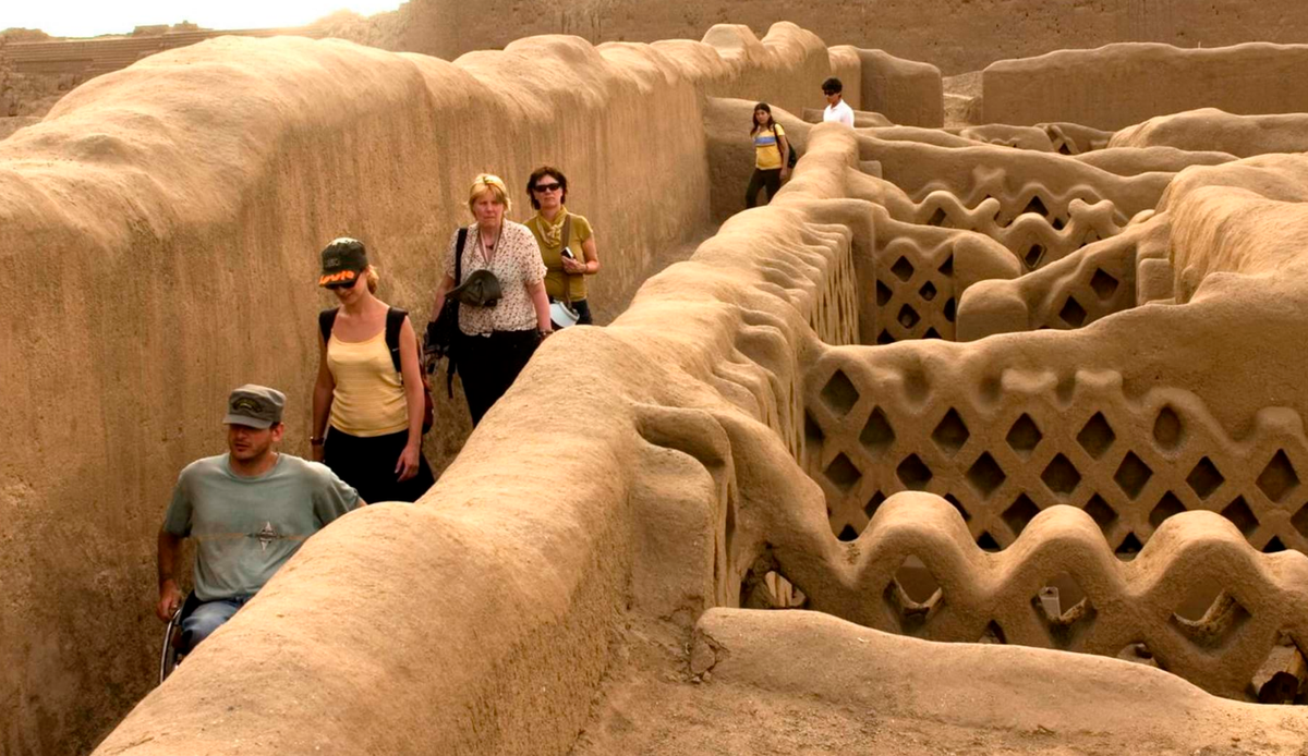 Gần đây, khi tiến hành khai quật tại khu di chỉ khảo cổ Can Chan này, các chuyên gia đến từ Bảo tàng Quốc Gia Peru bất ngờ tìm thấy nhiều vật thể lạ. Ảnh: @Bảo tàng Quốc Gia Peru.