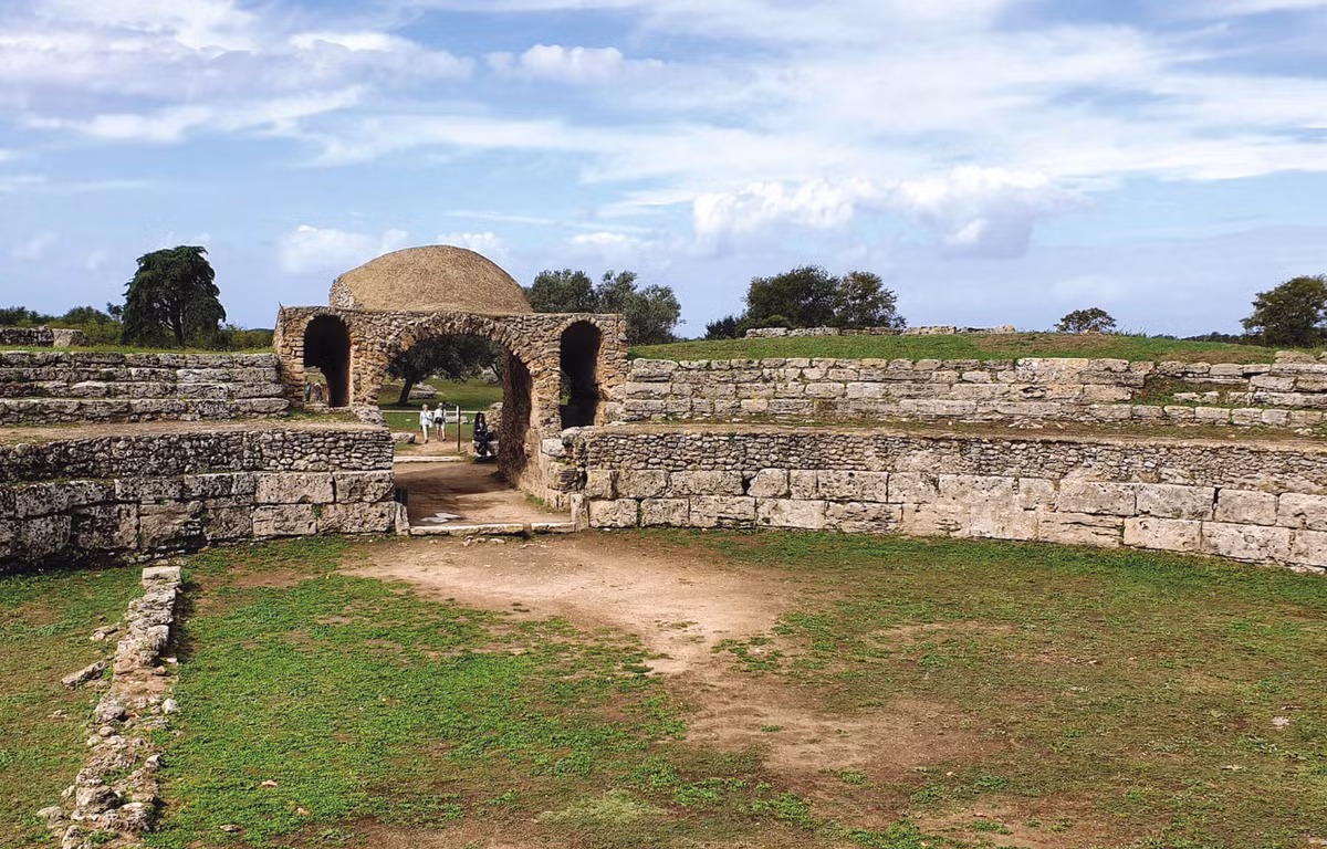 Khi tiến hành khai quật ở Paestum, miền nam nước Ý, các chuyên gia đến từ trường Đại học Oxford bất ngờ tìm thấy một công trình tàn tích cổ xưa kỳ lạ. Ảnh: @Đại học Oxford.