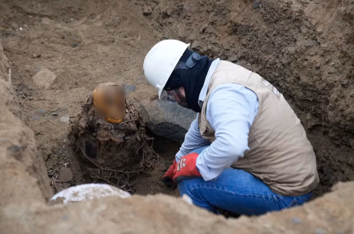 Theo Tiến sĩ Lawrence Owens thuộc Đại học Bruxelles, mặc dù được chôn cất cùng với nhiều của cải vật chất, nhưng ngôi mộ tập thể này dường như không phải của hoàng gia. Nhiều khả năng đây là một khu mộ chôn cất theo quy mô của các gia đình thuộc cùng một dòng tộc. Ảnh: @Đại học Bruxelles.