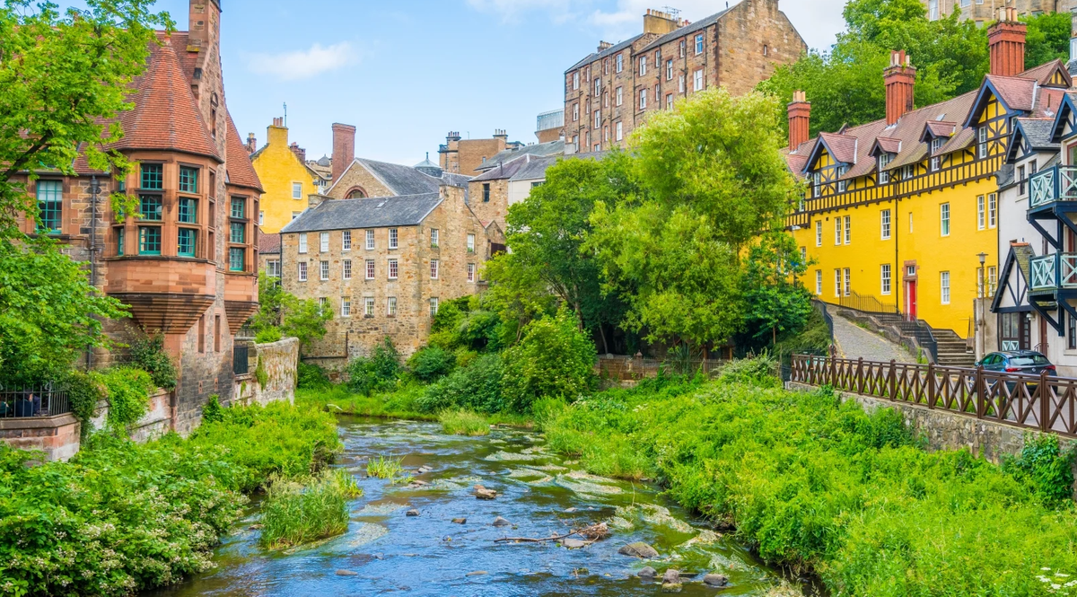 Vật thể này được tìm thấy nhờ máy dò kim loại của Wez Biddles, người đã tìm thấy hiện vật kim loại nhỏ bé này trong một cuộc tìm kiếm tại khu vực nông nghiệp gần thành phố York ngày nay ở miền bắc nước Anh, cách London khoảng 280-300 km về phía bắc. Ảnh: @Wez Biddles.