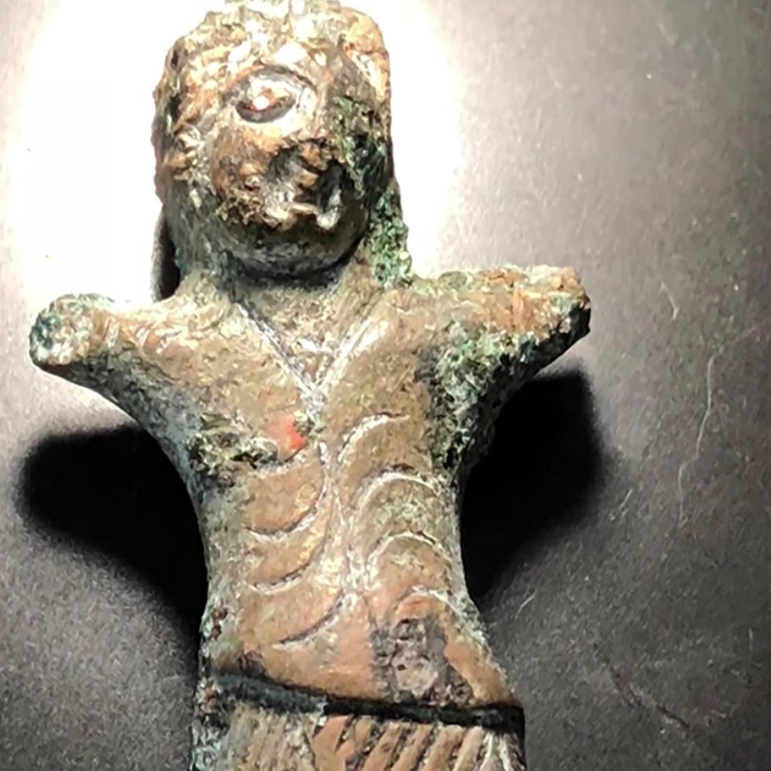 Do thành phố Novosibirsk và Ấn Độ cách nhau từ 4.000 đến 5.000 km địa hình gồ ghề và đôi khi là đồi núi, nên việc phát hiện ra một bức tượng Ấn Độ như vậy trên đất nước Nga là điều rất đáng kinh ngạc. Ảnh: @Viện Hàn lâm Khoa học Nga.