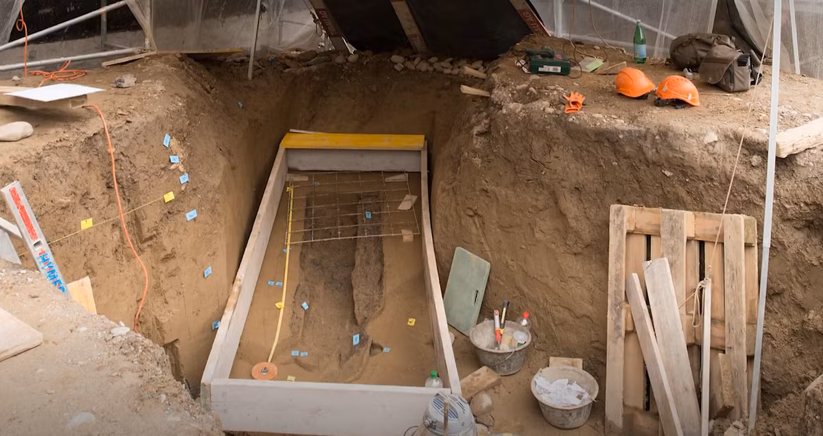 Đó là ngôi mộ của một phụ nữ thời đồ sắt, có niên đại 2.200 năm tuổi, thuộc chủng người Celt bản địa. Ảnh: @Văn phòng Phát triển Đô thị của thành phố Zurich.