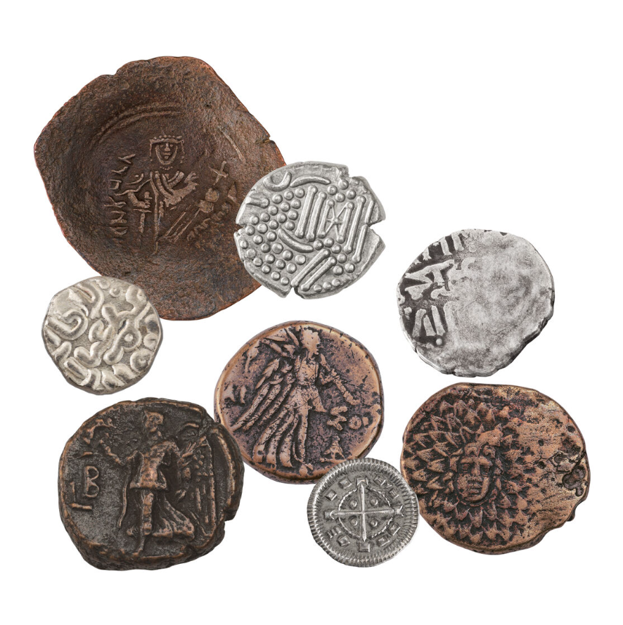 Chỉ vài giờ sau, các nhà khảo cổ học đến từ Hội đồng Hành chính Quận Stockholm đã có mặt tại hiện trường. Những gì họ khai quật được sau đó được mô tả là một trong những kho báu Thời Trung Cổ sơ kỳ quan trọng nhất từng được phát hiện trong khu vực. Ảnh: @Hội đồng Hành chính Quận Stockholm.