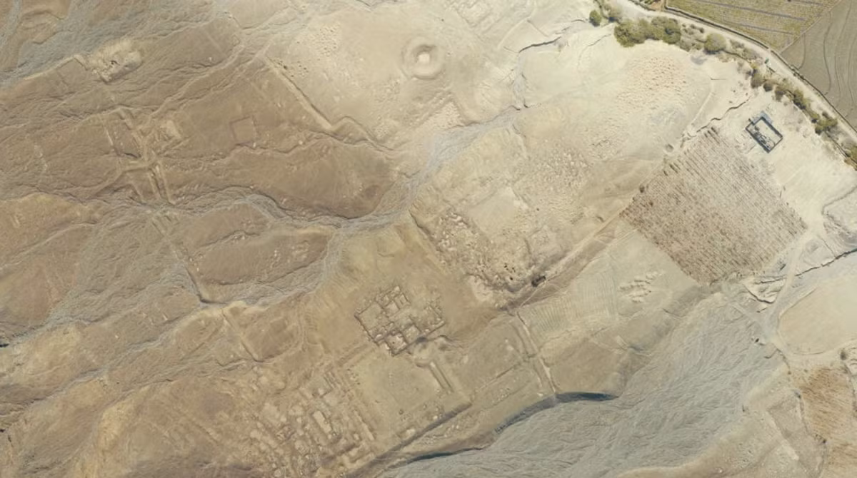 Huaca Yolanda một quần thể nghi lễ trải dài trên diện tích 20 ha. Nơi đây bao gồm các quảng trường và các công trình kiến trúc lớn, tương tự như những công trình tại Thành phố thiêng Caral-Supe. Ảnh: @Đại học Quốc gia Trujillo.