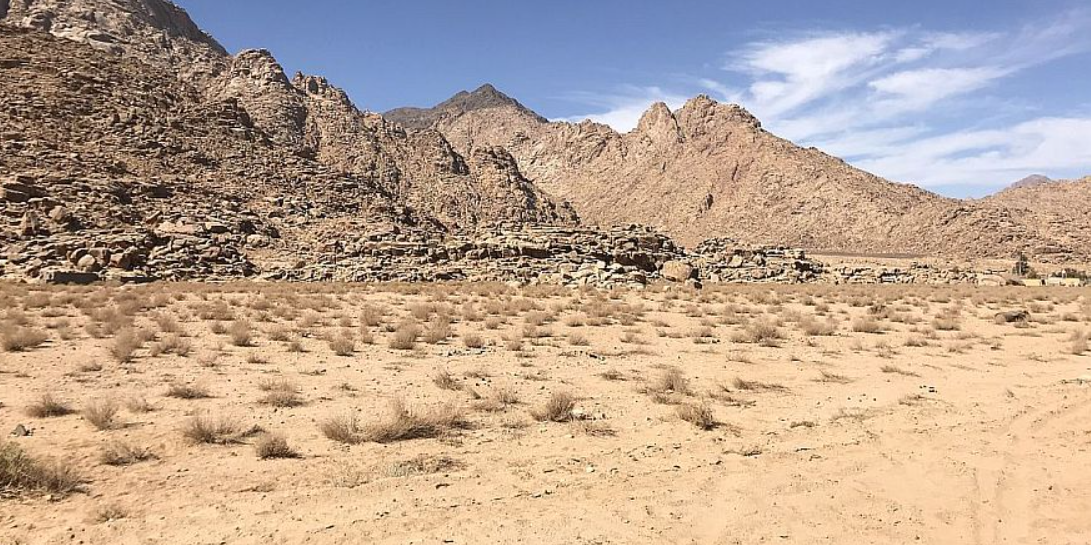 Họ tiết lộ rằng, nơi này đã có người sinh sống ít nhất 10.300 năm trước, biến nó trở thành khu định cư lâu đời nhất được biết đến trên bán đảo Ả Rập. Ảnh: @Bộ Văn hóa Ả Rập Xê Út.