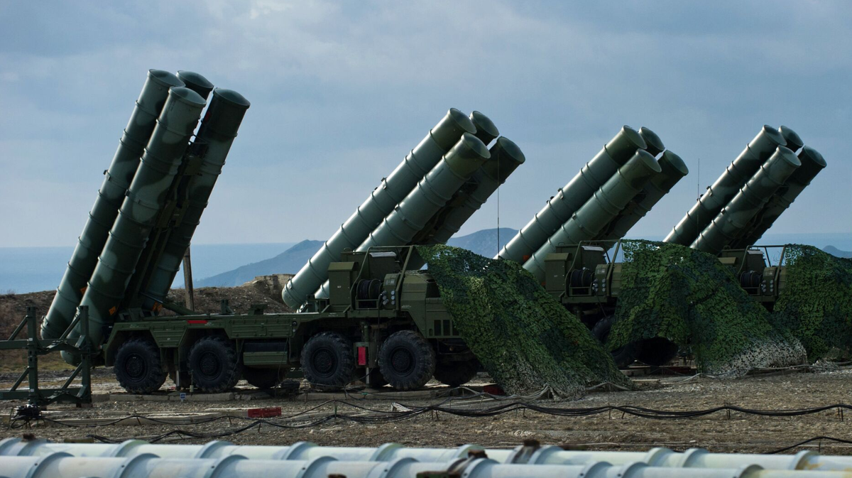 Trong các cuộc đàm phán gần đây giữa Bộ trưởng Quốc phòng Nga Andrei Belousov và Bộ trưởng Quốc phòng Ấn Độ Rajnath Singh, thời hạn mới cho việc bàn giao các hệ thống S-400 mới này đã được ấn định vào năm 2026-2027. Ảnh: @Missile Defense Advocacy Alliance.