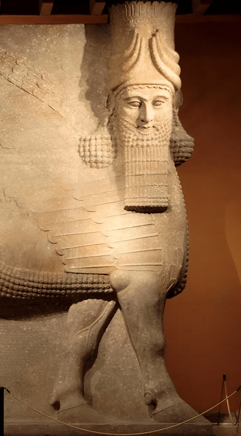 Các bức tượng Lamassu thường được miêu tả là những sinh vật lai với thân sư tử hoặc bò tót, cánh đại bàng và đầu người. Ảnh: @Bảo tàng Viện Nghiên cứu Phương Đông thuộc Đại học Chicago.