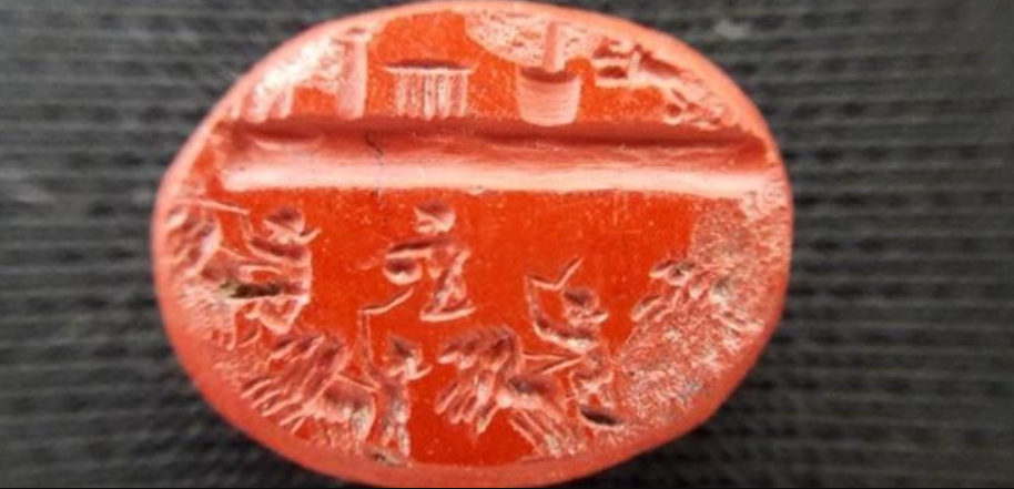 Viên đá nhẫn này làm từ chất liệu đá jasper, ước tính có niên đại khoảng 1.800 năm tuổi. Ảnh: @ Đại học Akdeniz.