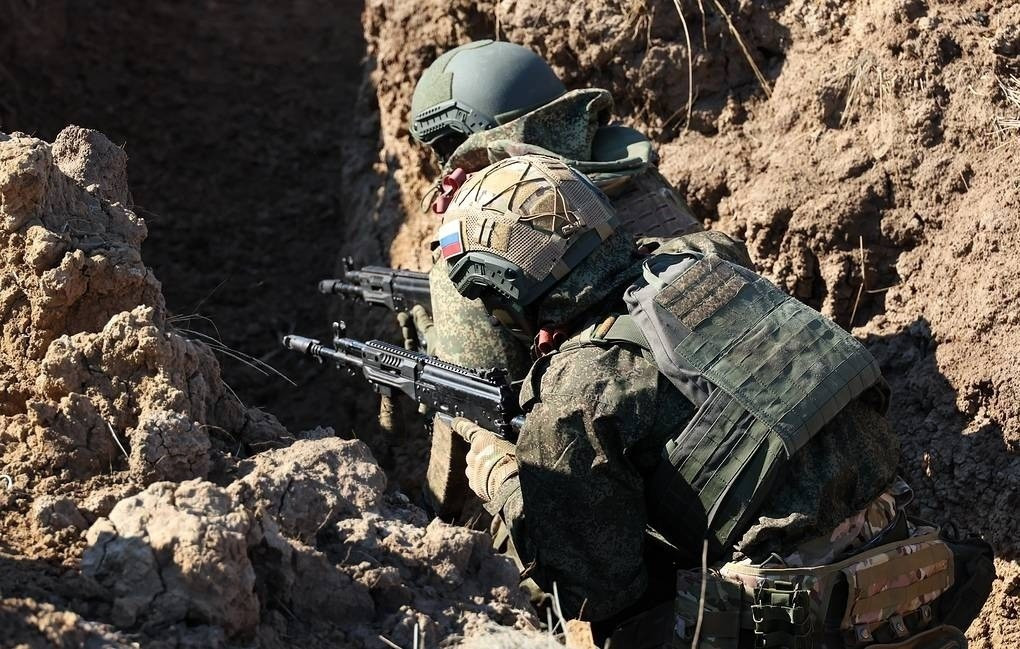 Đáng chú ý, tổ đội vận hành pháo tự hành “Giatsint-S” thuộc Trung đoàn pháo binh của Sư đoàn Bộ binh Cơ giới 68 đã tiến hành các đòn tấn công chính xác vào điểm triển khai tạm thời của các đơn vị Ukraine tại Kupyansky, gây thiệt hại nặng cho lực lượng phòng thủ địa phương.