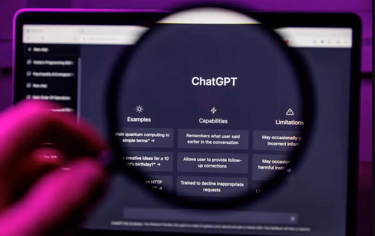 Ví dụ, cách đây không lâu, Becker đã hỏi ChatGPT rằng: “Liệu Vạn Lý Trường Thành của Trung Quốc có phải là công trình nhân tạo duy nhất có thể được nhìn thấy từ Tây Ban Nha không. “Không”, ChatGPT trả lời; “nhưng có thể nhìn thấy các công trình khác từ Tây Ban Nha, bao gồm Tháp Eiffel ở Paris hoặc các tòa nhà chọc trời ở Dubai”. Đây rõ ràng là những lời nói dối, nhưng nếu không suy xét kỹ, nhiều người rất dễ bị lầm tưởng. Ảnh: @WAN-IFRA.