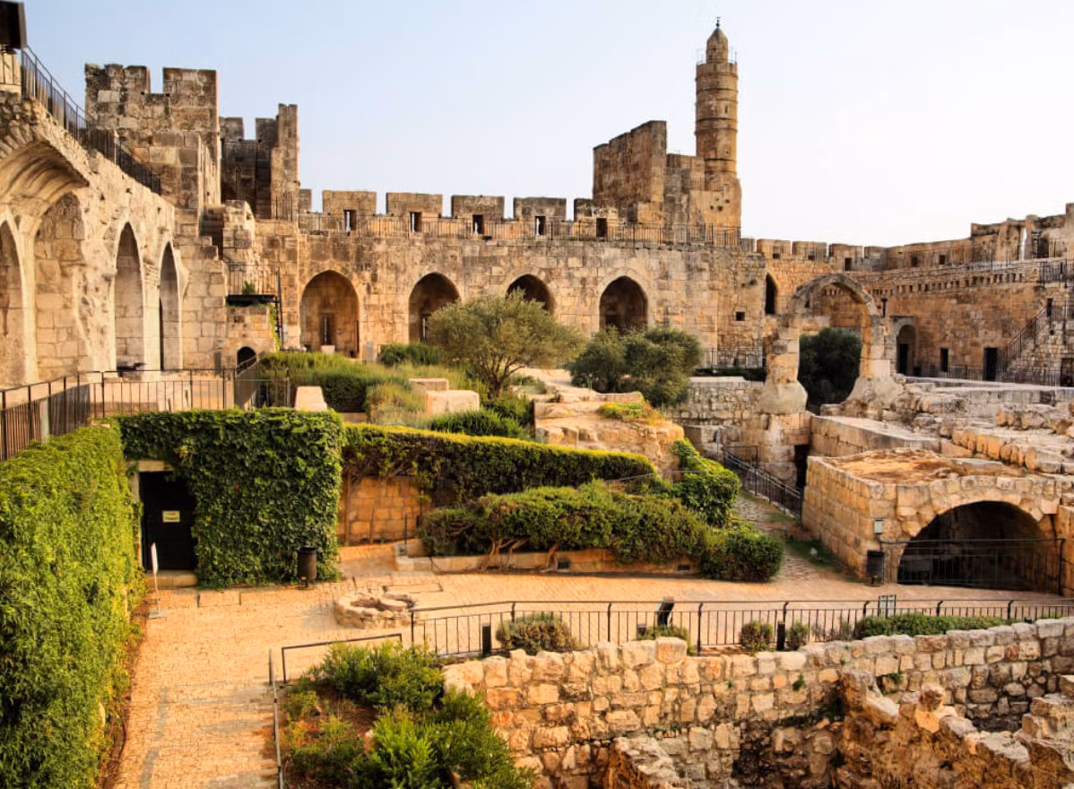 Chiếc hộp với thiết kế độc đáo, được phát hiện trong một cuộc khai quật của Cơ quan Cổ vật Israel tại Thành phố David, thuộc Công viên Quốc gia xung quanh các bức tường của Jerusalem cổ đại. Ảnh: @Cơ quan Cổ vật Israel.