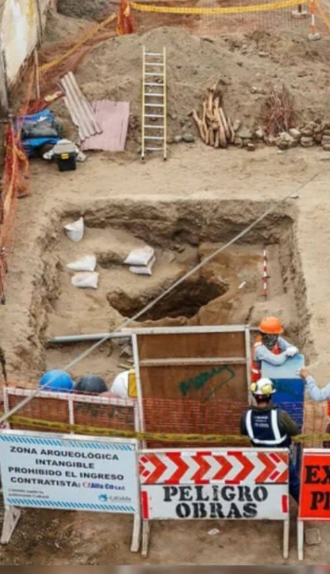 Theo GB News, hài cốt được phát hiện trong tư thế ngồi, được bọc trong vải, và nằm trong một khu vực có thể là một phần của địa điểm chôn cất tiền Columbus rộng lớn hơn. Ảnh: @ GB News.