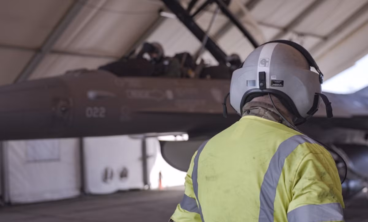 Cái chết của Maksym Ustymenko là một mất mát lớn đối với Ukraine, bởi chỉ một số ít phi công hàng đầu của đất nước được đào tạo để lái máy bay F-16, loại máy bay chiến đấu tiên tiến nhất của Ukraine. Khóa đào tạo này rất chuyên biệt và mất nhiều tháng để hoàn thành. Ảnh: @ Forsvaret.