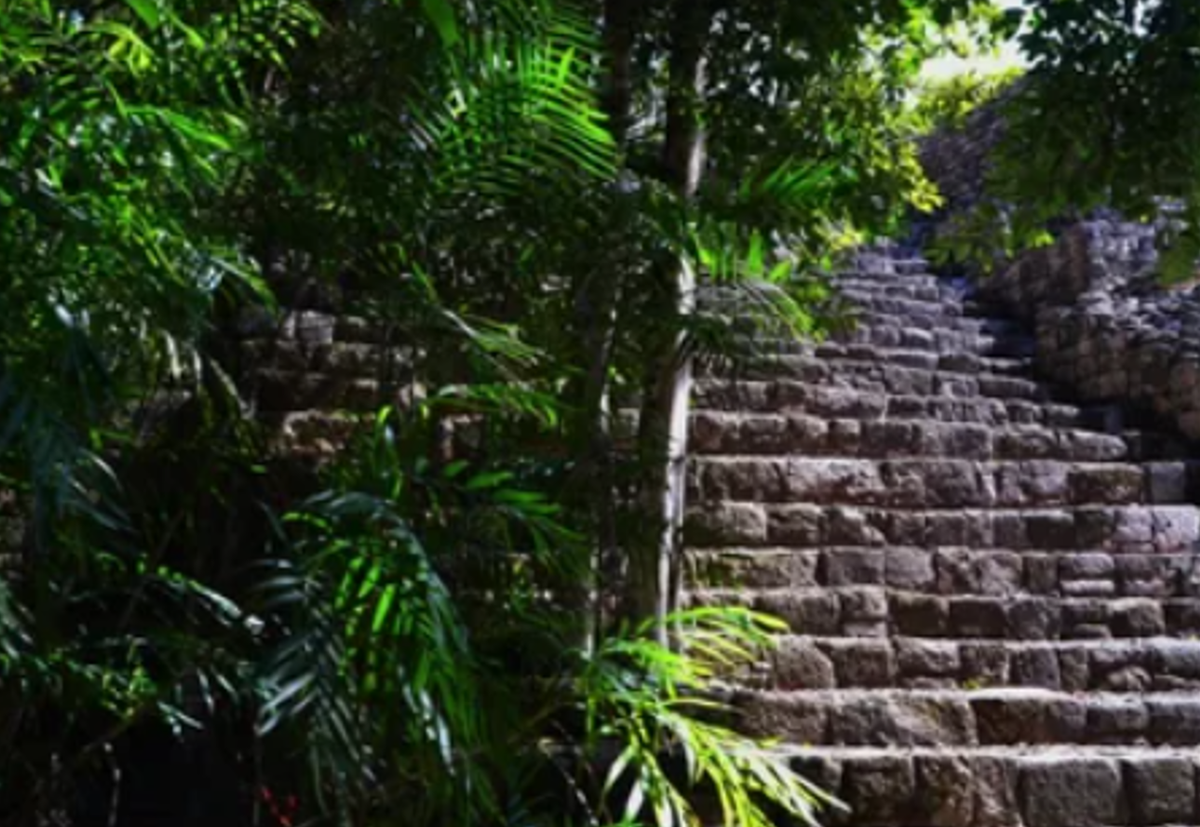 Tàn tích công trình này cho thấy một mô hình định cư được quy hoạch cẩn thận, gắn liền với các hoạt động sản xuất, xã hội và nghi lễ bản địa cổ xưa bài bản. Ảnh: @Viện Di sản Đô thị Ecuador.