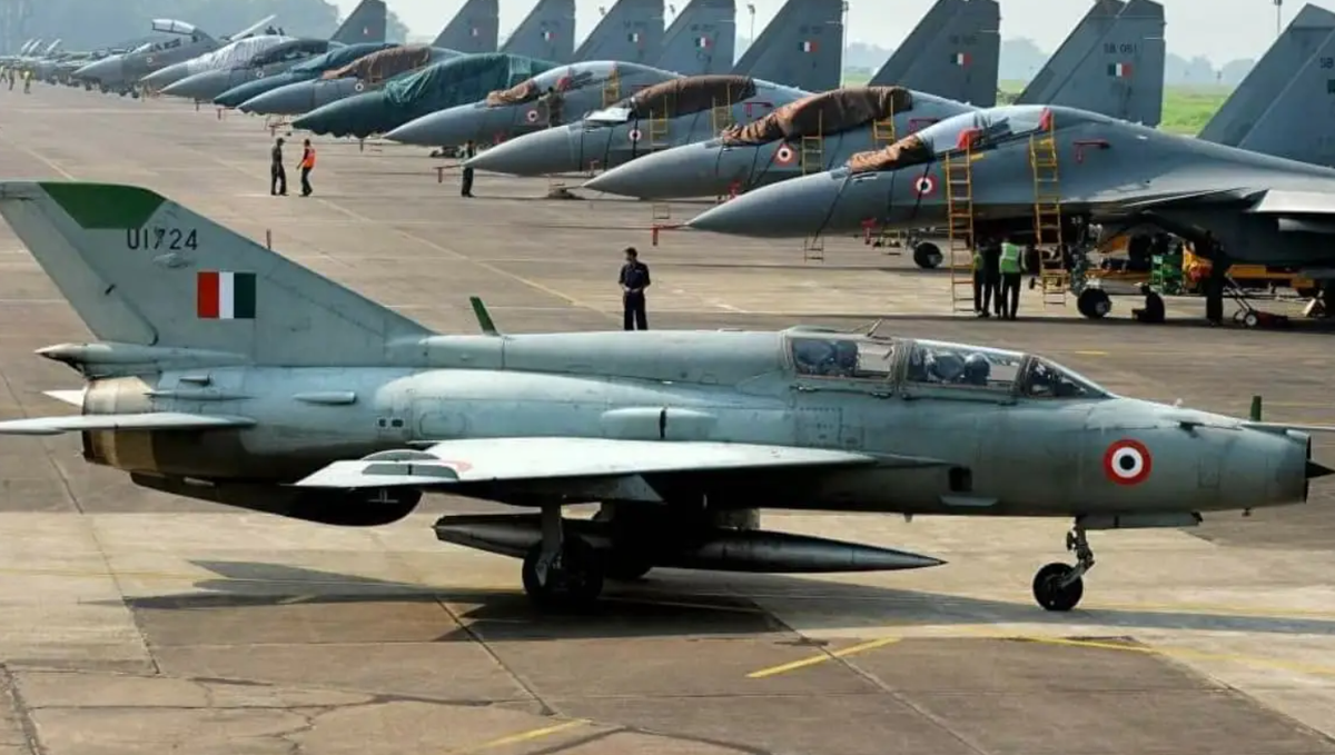 Theo nhà phân tích quốc phòng Ajai Shukla, việc Nga sẵn sàng chia sẻ công nghệ nhạy cảm xuất phát từ nhu cầu duy trì mối quan hệ chiến lược với Ấn Độ trong bối cảnh các lệnh trừng phạt của phương Tây, và cán cân thị trường vũ khí toàn cầu đang thay đổi. Các lệnh trừng phạt được tăng cường kể từ cuộc chiến sự tại Ukraine năm 2022 của Nga, đã hạn chế khả năng xuất khẩu các hệ thống tiên tiến của Nga, khiến Ấn Độ trở thành một thị trường quan trọng. Ảnh: @The National Interest.