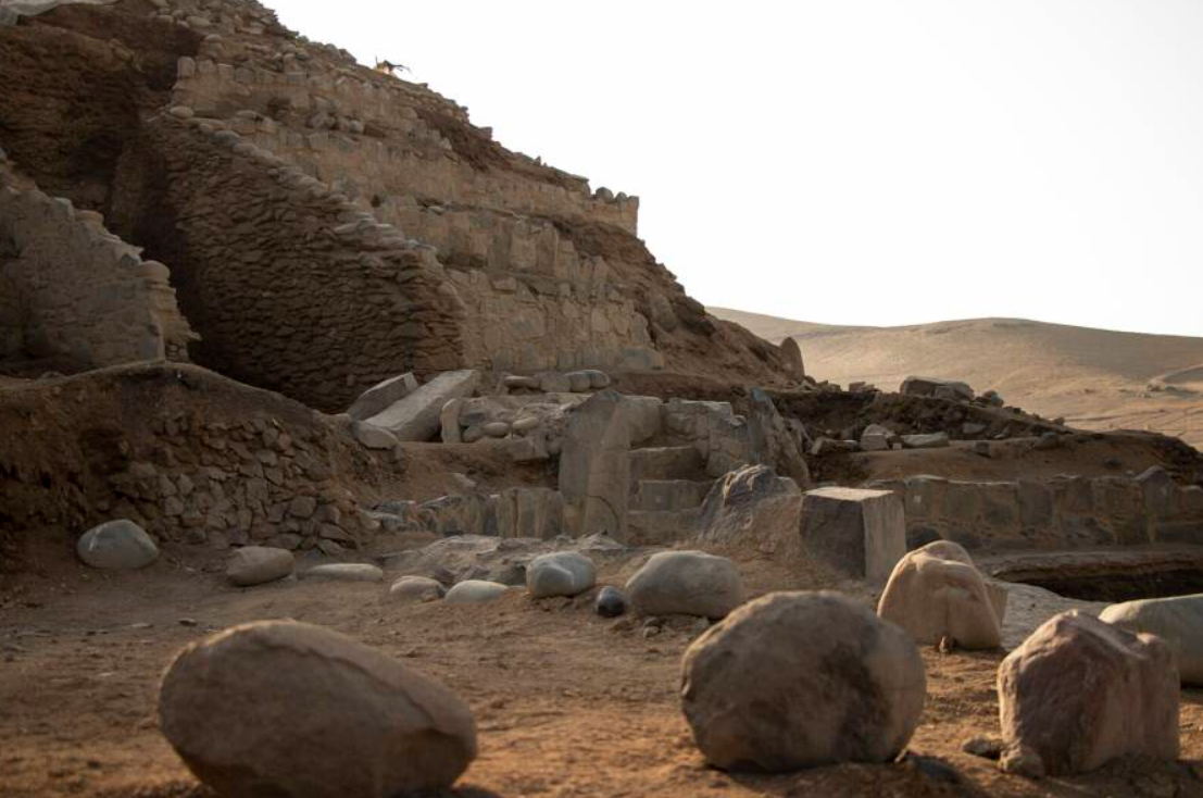 Một nhóm chuyên gia đa ngành hiện đang tiến hành phân tích sâu hơn để xác định nguyên nhân tử vong của người phụ nữ, tình trạng sức khỏe của bà vào thời điểm đó, các thành phần trong chế độ ăn uống của bà và mục đích của các đồ vật được tìm thấy. Ảnh: @Bộ Văn Hóa Peru.