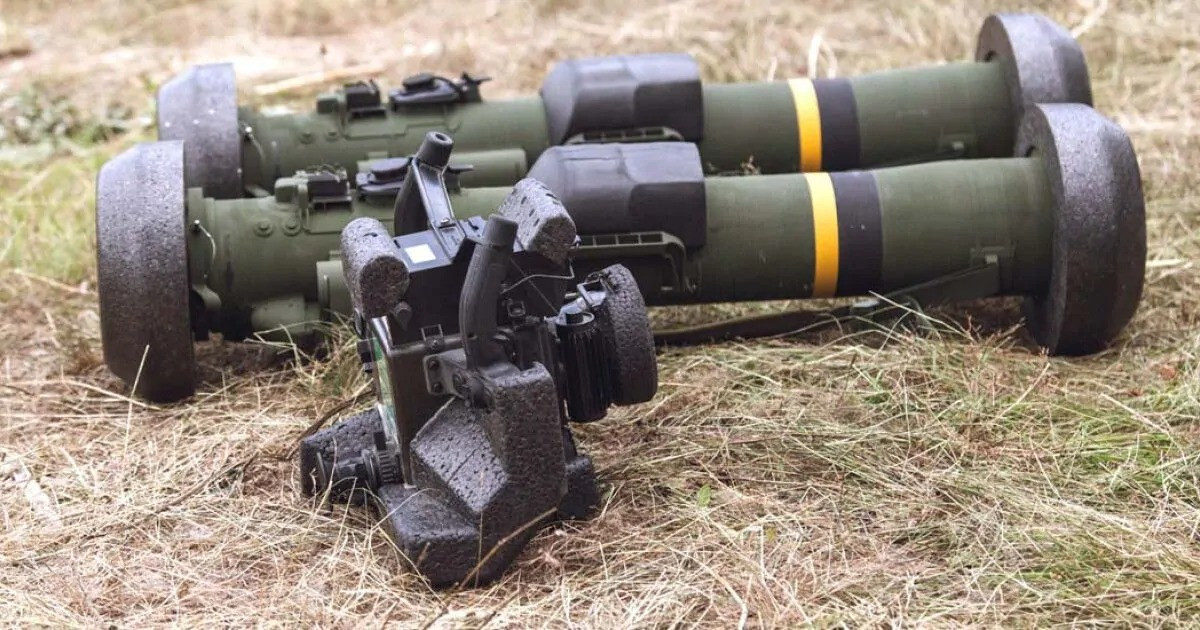 Hiện nay, Javelin đã có mặt trong kho vũ khí của hơn 25 quốc gia. Đơn đặt hàng mới từ Mỹ càng củng cố vị thế toàn cầu của hệ thống này. Ông Brian Burton, Phó Chủ tịch Bộ phận Hỏa lực và Cơ động Chính xác của Raytheon, nhấn mạnh Javelin vẫn là “một trong những vũ khí được triển khai rộng rãi nhất” trong môi trường tác chiến hiện đại.