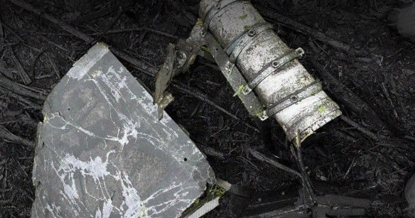 Cảnh sát Quốc gia Ukraine (NPU) tuần trước thông báo phát hiện Shahed mang mìn PTM-3 sau khi bắn hạ một chiếc ở vùng Sumy. Theo NPU, PTM-3 có kích thước nhỏ gọn, vỏ nhựa, sử dụng ngòi nổ từ tính, kích hoạt khi phương tiện tiến gần hoặc chạy qua. Loại mìn này có thể được rải trên đường, đồng ruộng và nhiều địa hình khác.