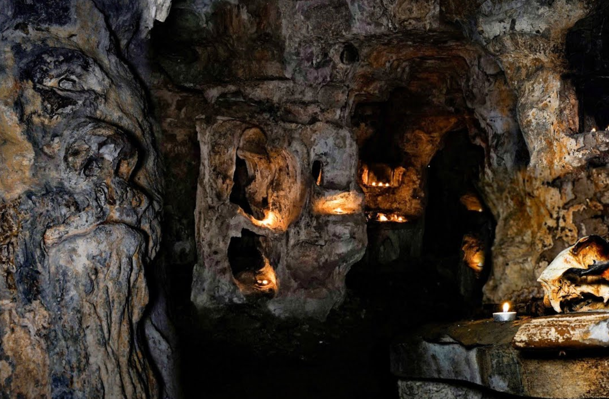 Khi tiến hành khai quật tại hang chôn cất Pagan ở Jerusalem, Israel, các chuyên gia đến từ Cơ quan Cổ vật Israel bất ngờ tìm thấy một di tích cổ xưa độc đáo, hoành tráng. Ảnh: @Cơ quan Cổ vật Israel.