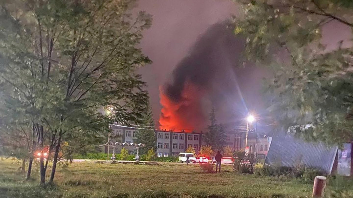 Hải quân Ukraine vừa xác nhận đã tung đòn tập kích táo bạo bằng tên lửa hành trình R-360 Neptune, đánh thẳng vào nhà máy quốc phòng Elektrodetal ở tỉnh Bryansk, Nga. Cơ sở này được xem như “mắt xích vàng” trong chuỗi cung ứng vũ khí của Moscow, nơi nuôi dưỡng sức mạnh công nghiệp quốc phòng và duy trì nhịp đập cho cỗ máy quân sự Nga.