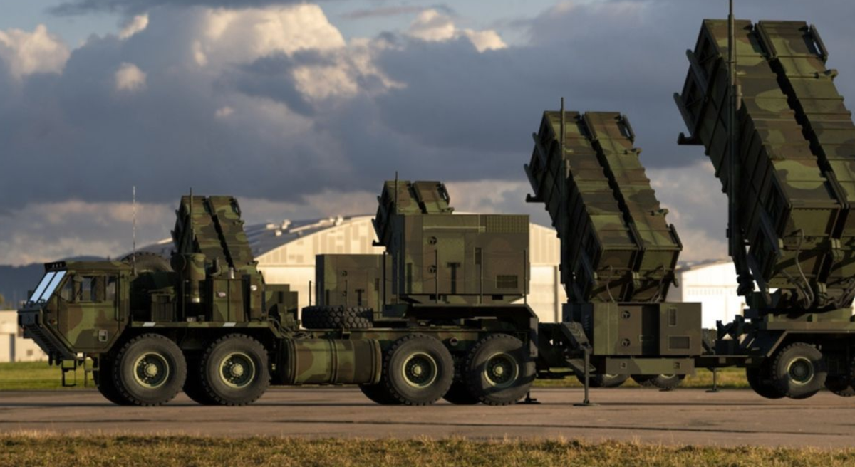 Tính đến tháng 7/2025, Ukraine được báo cáo là đang vận hành 8 khẩu đội Patriot đầy đủ, cùng với các bệ phóng độc lập. Tuy nhiên, Tổng thống Ukraine Volodymyr Zelensky đã nói rằng, đất nước ông cần ít nhất 25 khẩu đội Patriot để đảm bảo phạm vi phòng thủ phủ sóng toàn quốc. Ảnh: @ Missile Threat - CSIS.