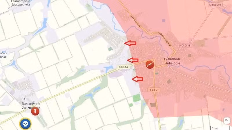 Các nguồn tin chiến trường cho biết thêm, tuyến phòng thủ của Ukraine tại Huliaipole đã bị xuyên phá ở nhiều hướng, tạo điều kiện cho bộ binh Nga tiến sâu vào nội đô. Phần lớn thị trấn được cho là đã nằm dưới quyền kiểm soát của Nga, chỉ còn vài khu vực nhỏ thuộc “vùng xám” với giao tranh lẻ tẻ.