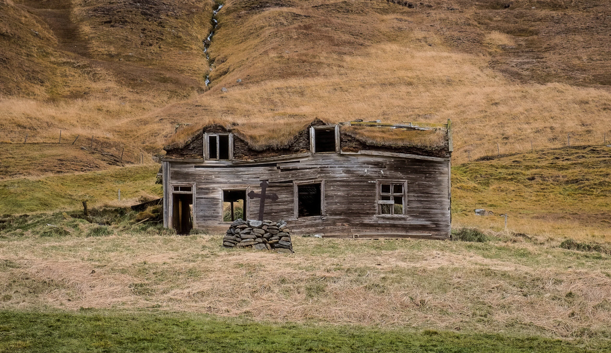 Khi tiến hành thăm dò tàn tích của một ngôi nhà dài thời Viking ở Trang trại Bergsstaðir thuộc Iceland, các chuyên gia đến từ Viện Khảo cổ học Iceland bất ngờ tìm thấy vật thể lạ cổ xưa độc đáo. Ảnh: @Viện Khảo cổ học Iceland.