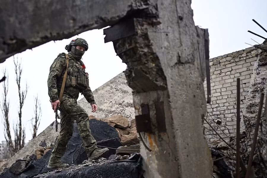 Đáng chú ý, quyền kiểm soát điểm cao còn khiến đoạn đường cao tốc chiến lược Sumy - Kharkiv nằm trong tầm khống chế hỏa lực của Nga. Tuyến giao thông này giữ vai trò là huyết mạch đối với công tác tiếp tế, cơ động binh lực và vận chuyển khí tài của quân đội Ukraine tại mặt trận phía bắc.